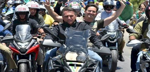 Em Salvador, Bolsonaro diz que é um “ex que deixou saudade”