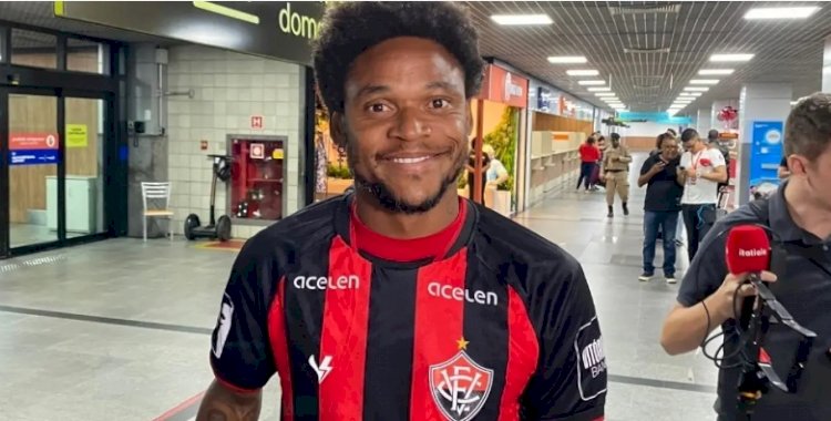 Luiz Adriano novo contratado do vitória chega desembarca em salvador .