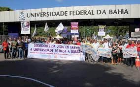 Servidores técnico-administrativos da Ufba entram em greve