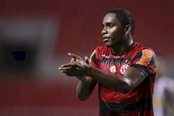 Ex-jogador do Flamengo está foragido por dívida com pensão alimentícia