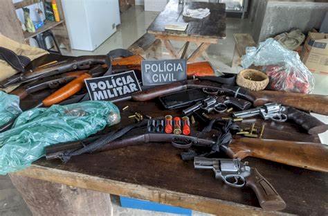 Bahia: Operação policial prede duas pessoas com 11 armas