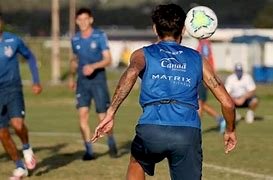 Ceni comanda treino tático e testa opções no Bahia para pegar o Grêmio