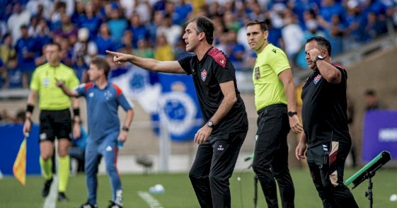‘Muito abaixo’: Léo Condé lamenta atuação contra Cruzeiro e decisões erradas do Vitória no Brasileiro