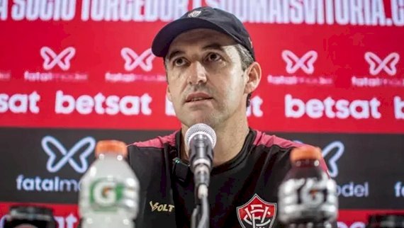 “Vitória está reaprendendo a jogar a Série A”, diz Condé após quarta partida sem vencer