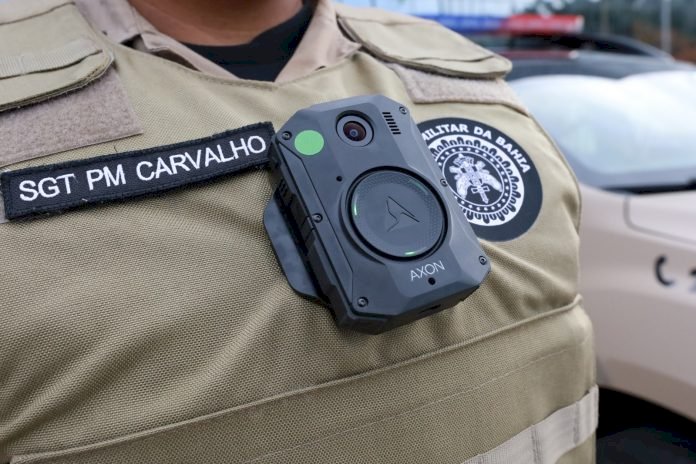 Primeiras câmeras de segurança são instaladas em fardas de policiais militares de Salvador
